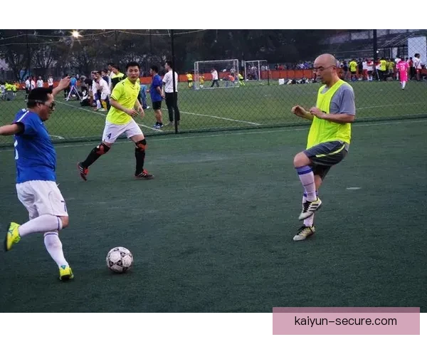 Osimhen展现职业精神与自律，成为足球场上的榜样表现亮眼