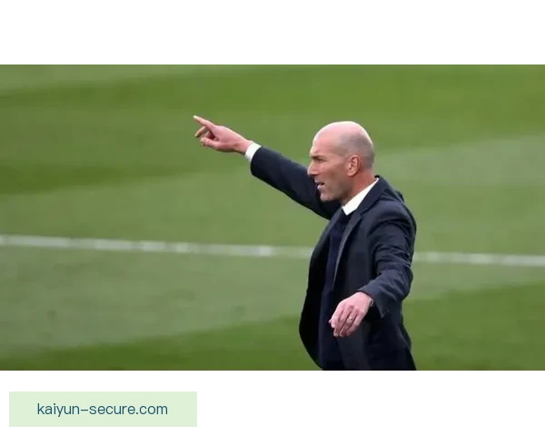 齐达内执教风格展现出稳健的球队战术与持续提升的表现特点